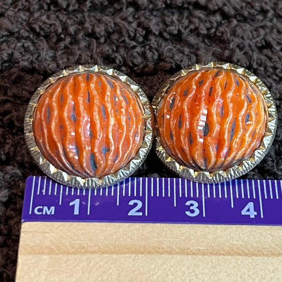 Vintage gold clip-on earrings lot - 9 pairs - Picture 7 of 9